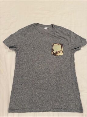 Old Navy Gray Short-Sleeve Tee with Yellow Palm Pocket
